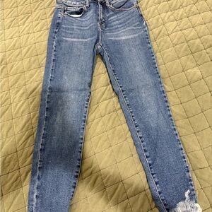 Judy Blue Distressed Ankle Jeans in Classic Blue